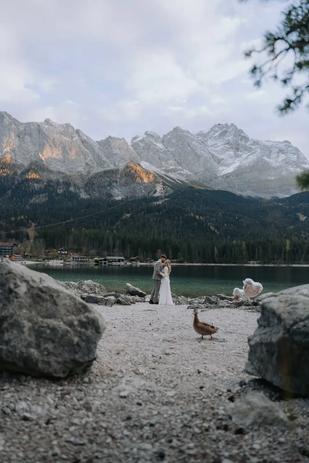 Felipe & Livia am Eibsee vor der Zugspitze