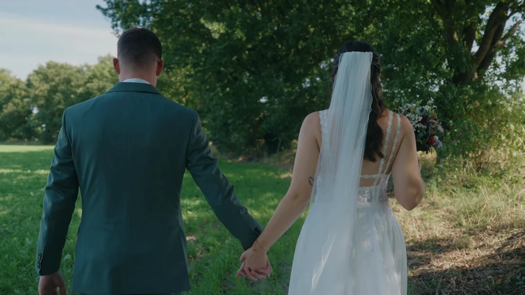 Standbild aus dem Hochzeitsfilm von Greta & Mathis